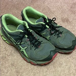 ASICS Tennis Shoes - size 7